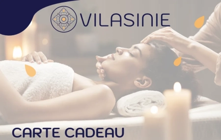 Massage relaxant avec serviette et bougies.